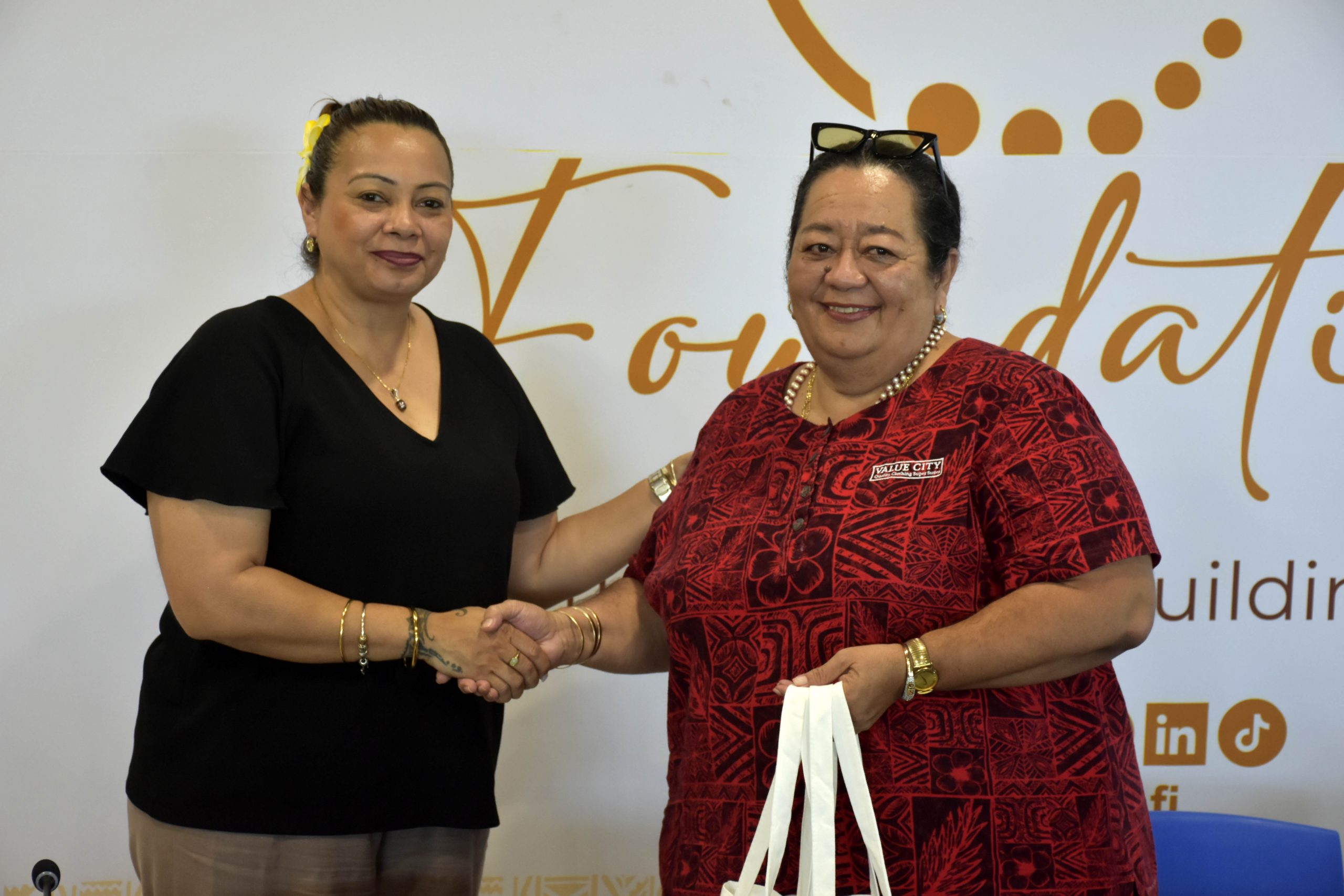 FNU Foundation Executive Director, Karen Lobendahn (Left) and Value City Managing Director, Vera Chute at the MoU Signing at FNU Nasinu Campus
