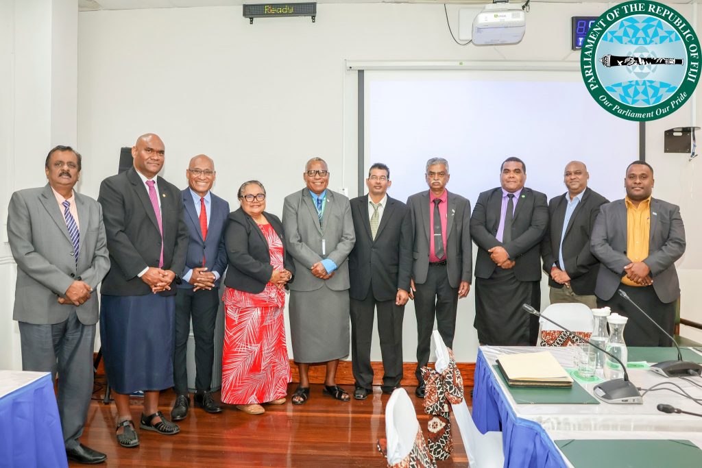 The Standing Committee on Social Affairs and the FNU team at the public hearing.