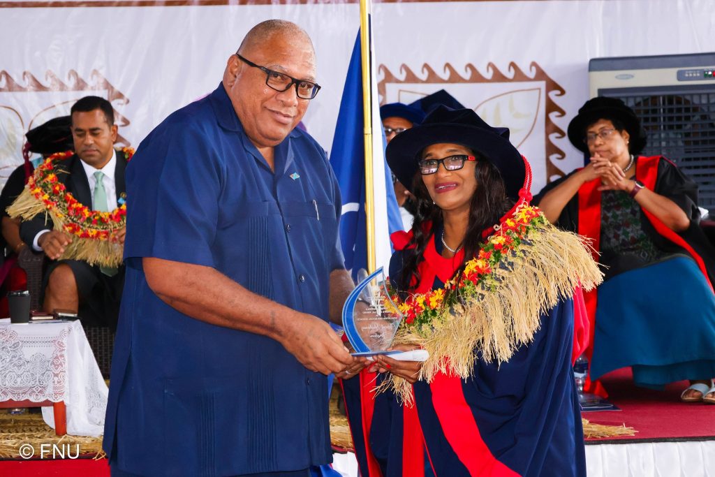 Dr Ibrahim receiving her the Professor Tupeni Lebaivalu Baba Special Award in Education and Social Science from Tui Macuata, Ratu Wiliame Katonivere